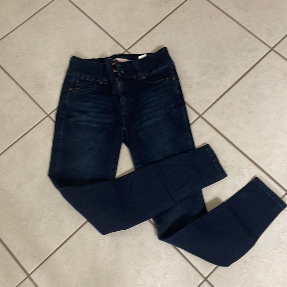 Cute dark wash jeans size 27 by shoe dazzle